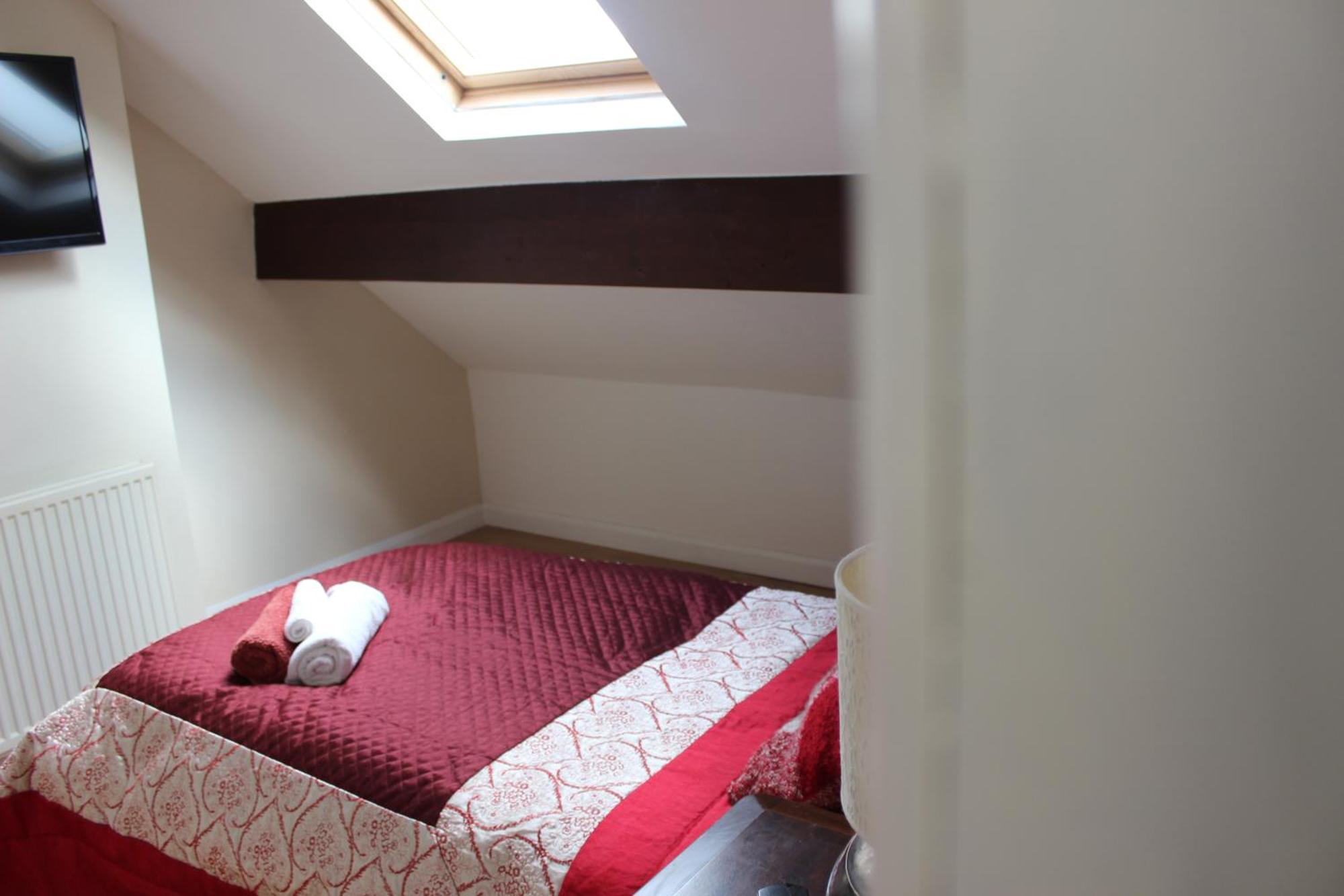 Mother-In-Law Guest House Hotel Leeds Leeds  Exterior photo